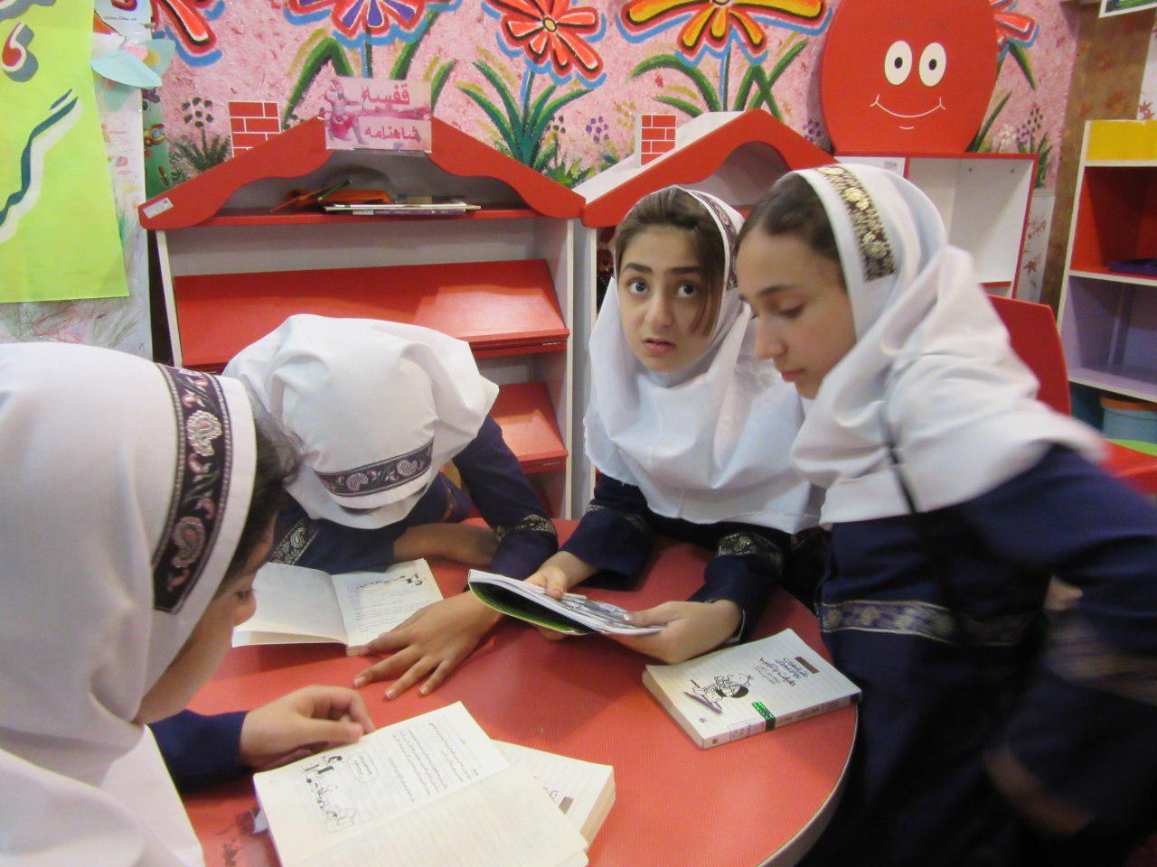 بازدید از کتابخانه کودکان باران  ، پایه پنجم و ششم به مناسبت هفته کتاب و کتابخوانی